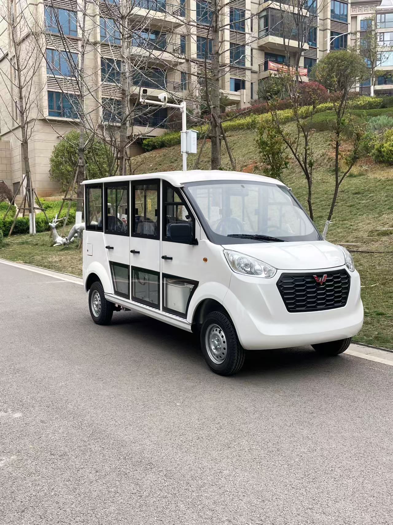 五菱8座电动观光车