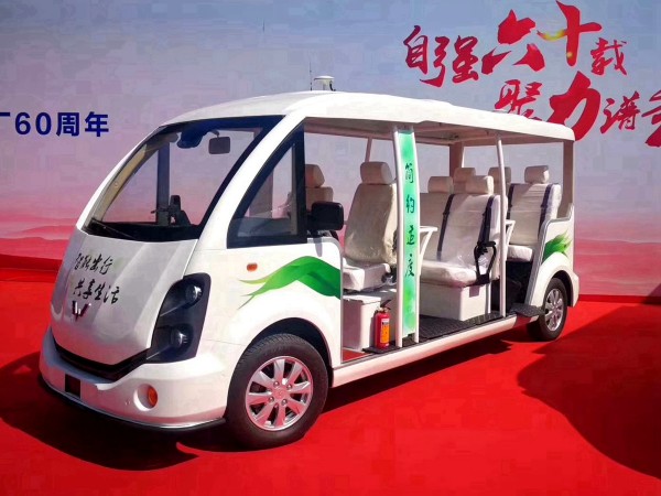 五菱8座电动观光车