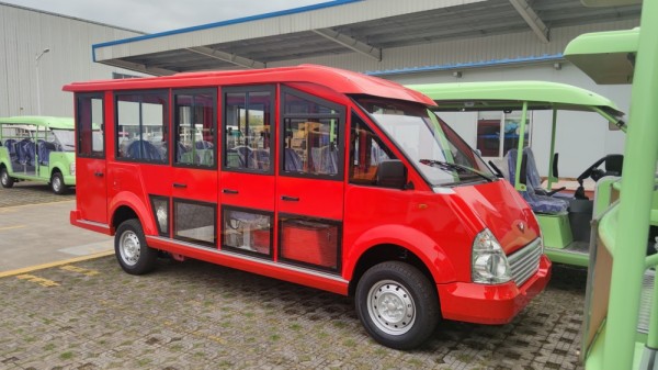 五菱13座观光车